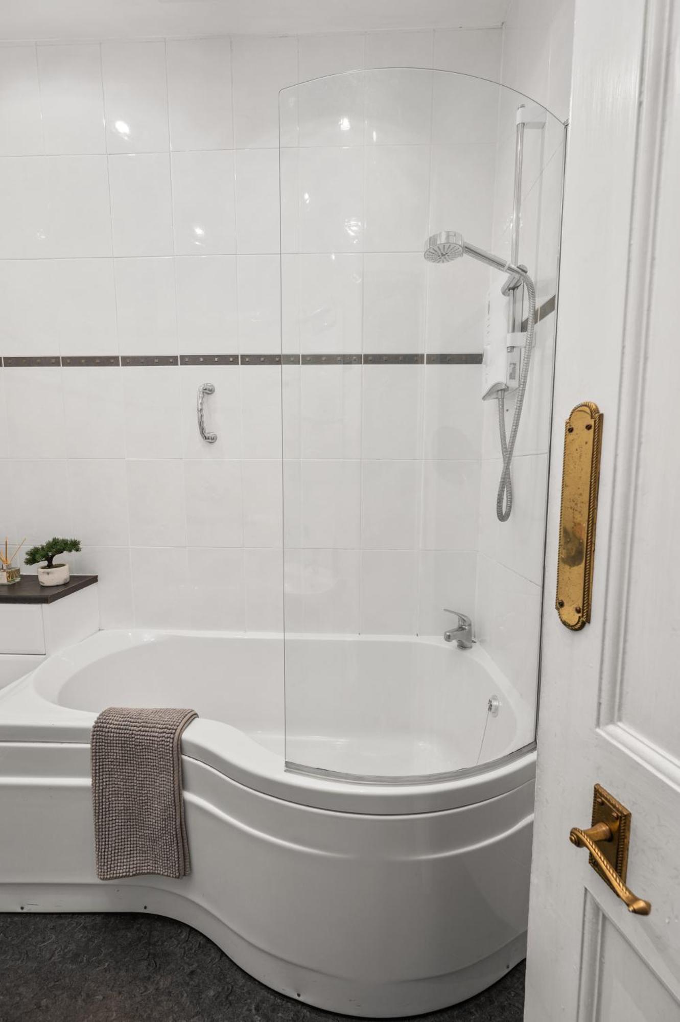 Panoramic Sea Views - Stunning 3Bd Apt & Balcony オーバン エクステリア 写真